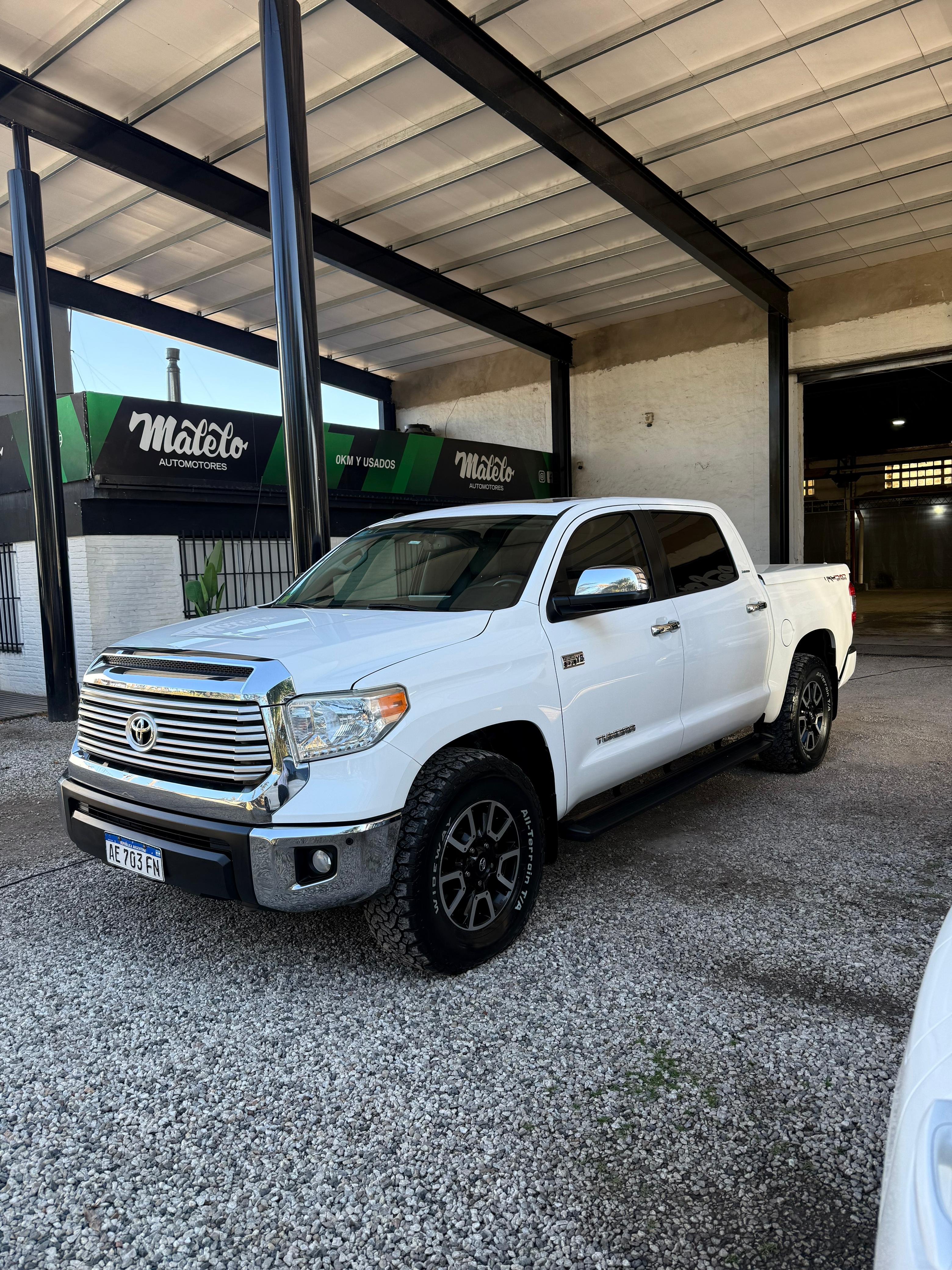 TOYOTA - TUNDRA  SR5  V8  - AUTOMÁTICA - 2015